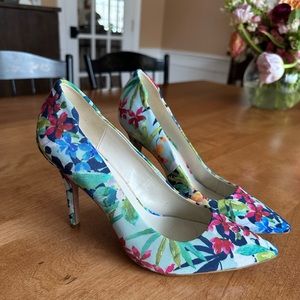 Aldo floral pumps, size 7.5